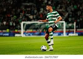 歌名应景，著名歌唱家波切利在世界杯抽签仪式演唱《今夜无人入眠》